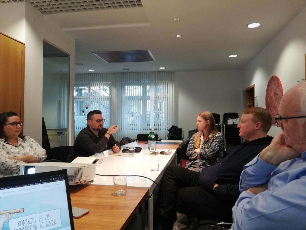 Mitglieder der CLIMAVIVA eG tauschen sich in Generalversammlungen und Arbeitskreisen aus und können sich dort aktiv einbringen.